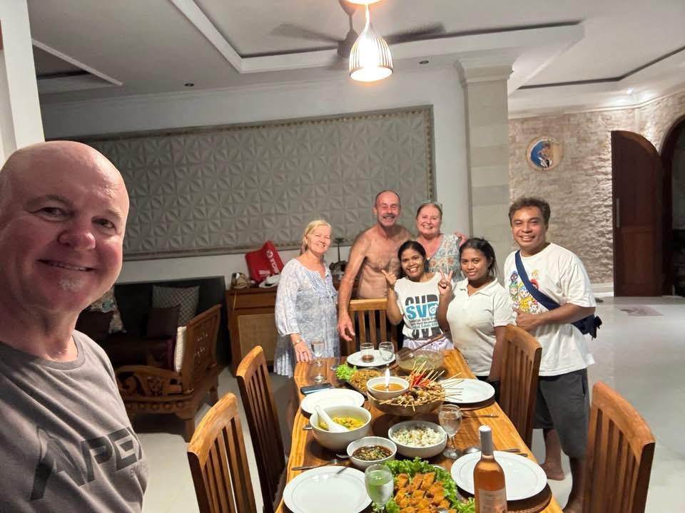 Villa guests and the Islandora dining team after an Indonesian dinner