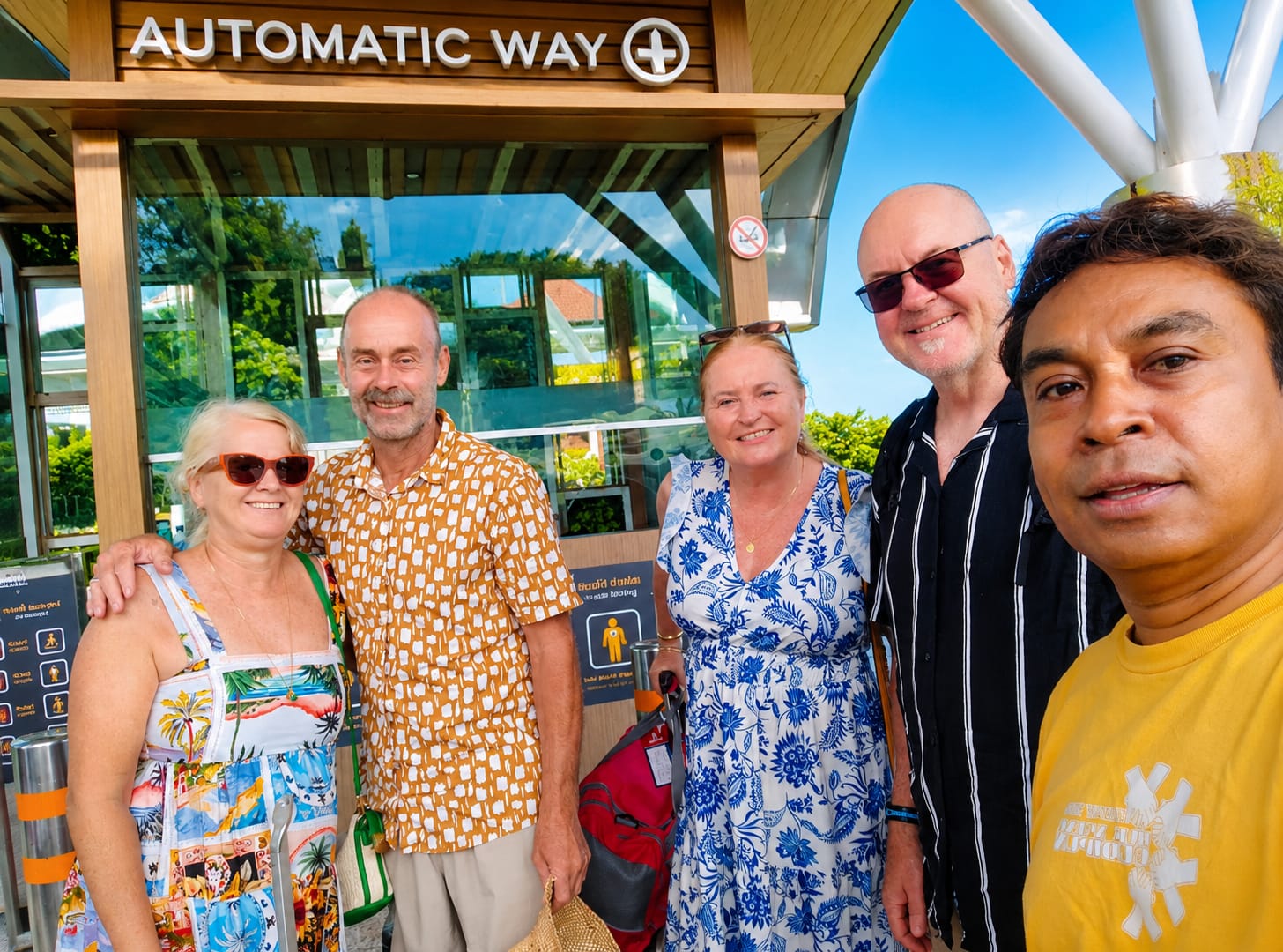 Islandora airport welcome selfie with guests